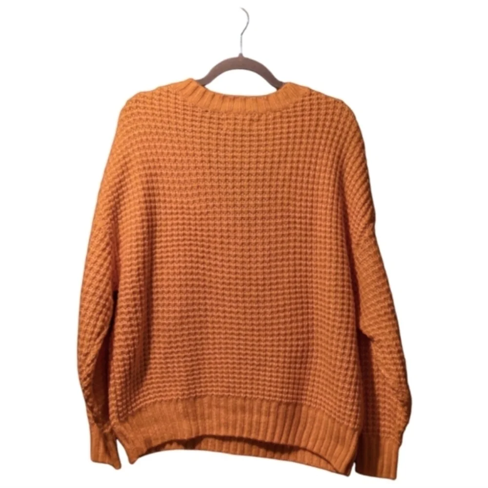 M • American Eagle  • Whoa So Cozy Waffle V-Neck Oversized Sweater - Picture 7 of 9